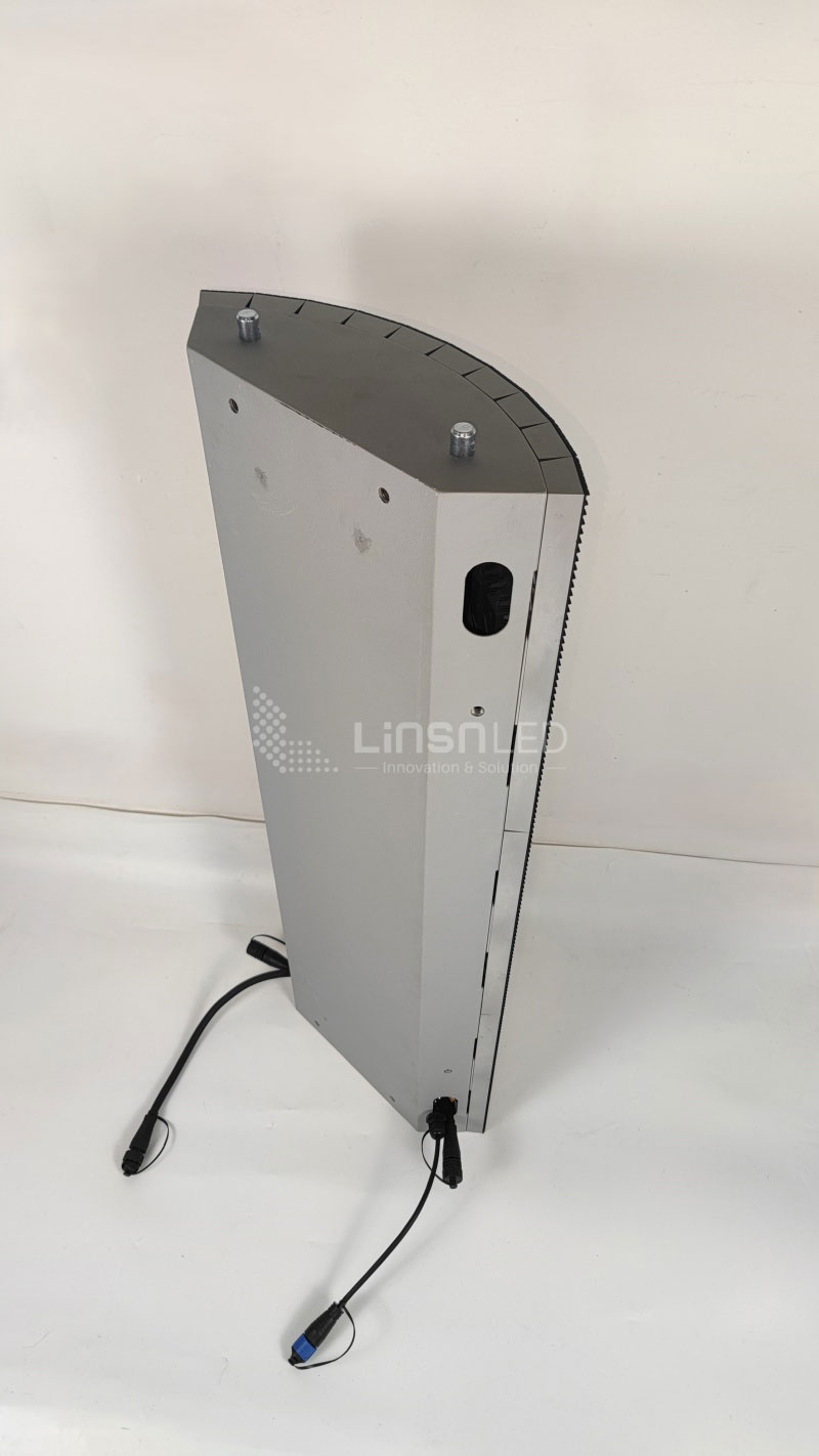 EV960 Curved LED Display