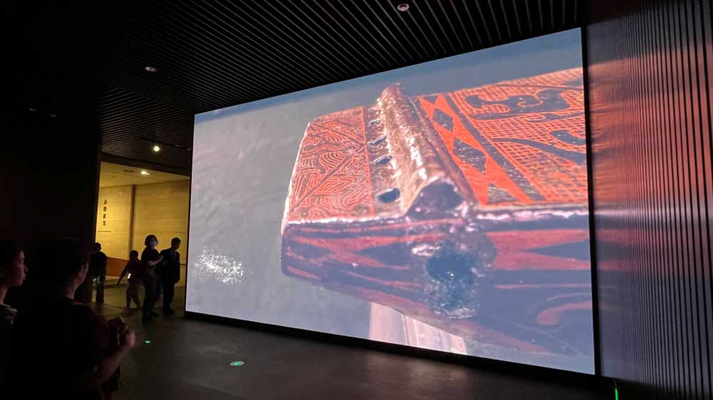museum led screen cases