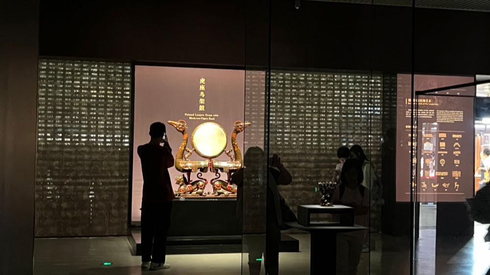museum led screen cases
